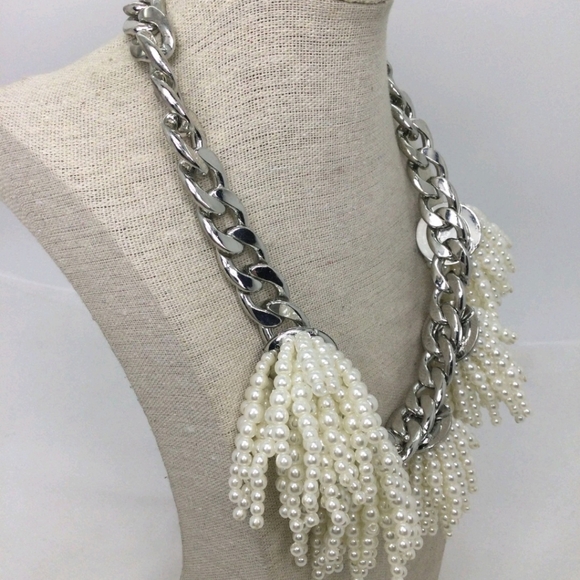 Banana Republic Faux Pearl Fringe Statement Necklace 16" EUC - Picture 4 of 5